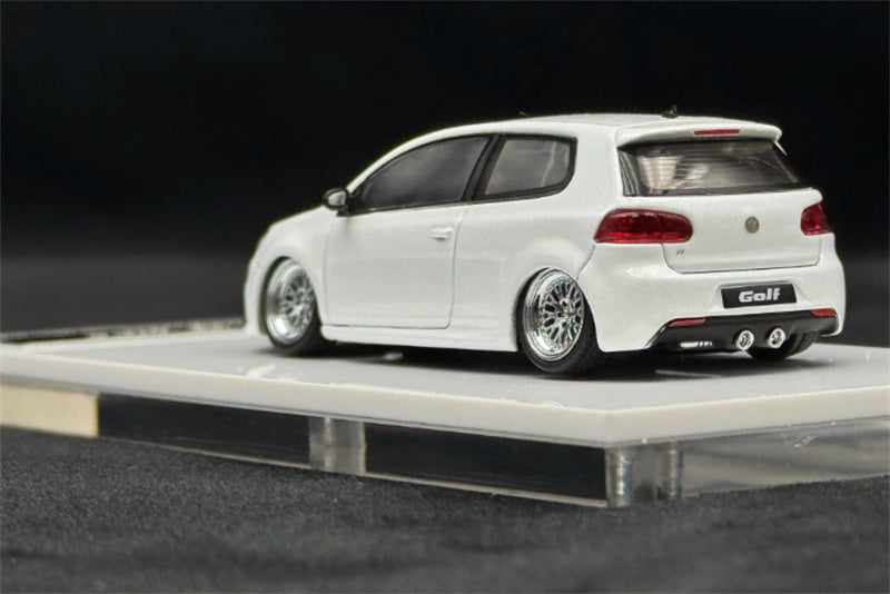 Max well Volkswagen Golf R MK6 Exhibition Edition White low stance White base Limited Edition 1:64 Car Pre-built Airliner Model Display view2