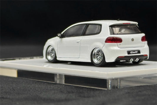 Max well Volkswagen Golf R MK6 Exhibition Edition White low stance White base Limited Edition 1:64 Car Pre-built Airliner Model Display view2
