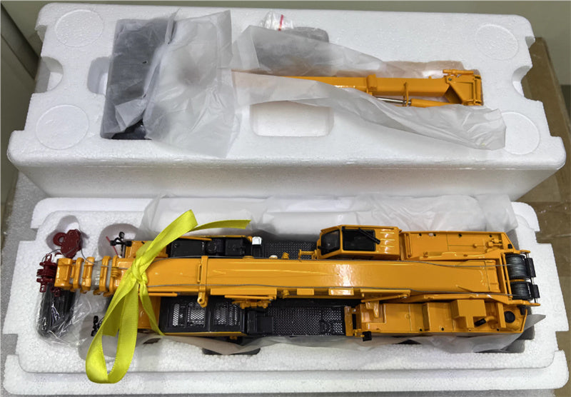 KATO KA-1300R Allterr Crane Original color version 02 1:50 Truck Pre-built Model