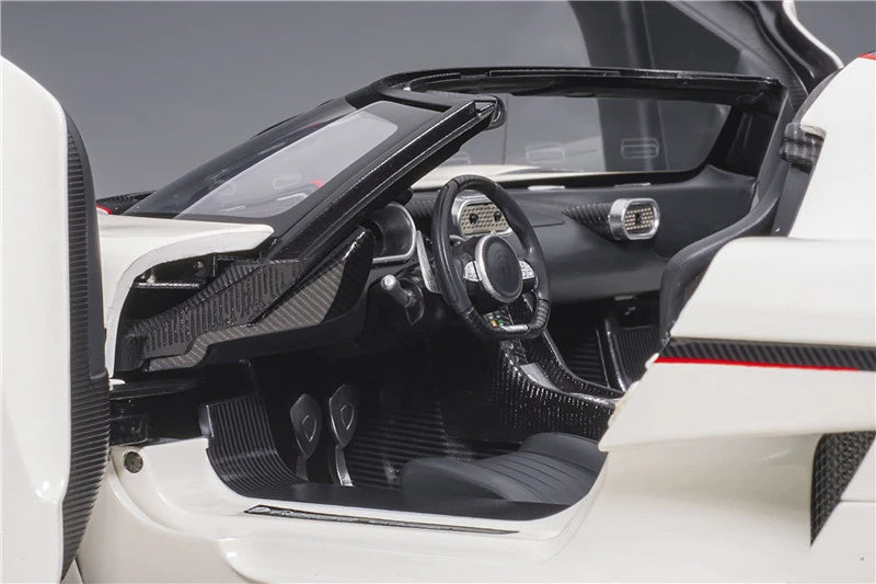 AUTOART KOENIGSEGG REGERA Car white 1:18 Resin car