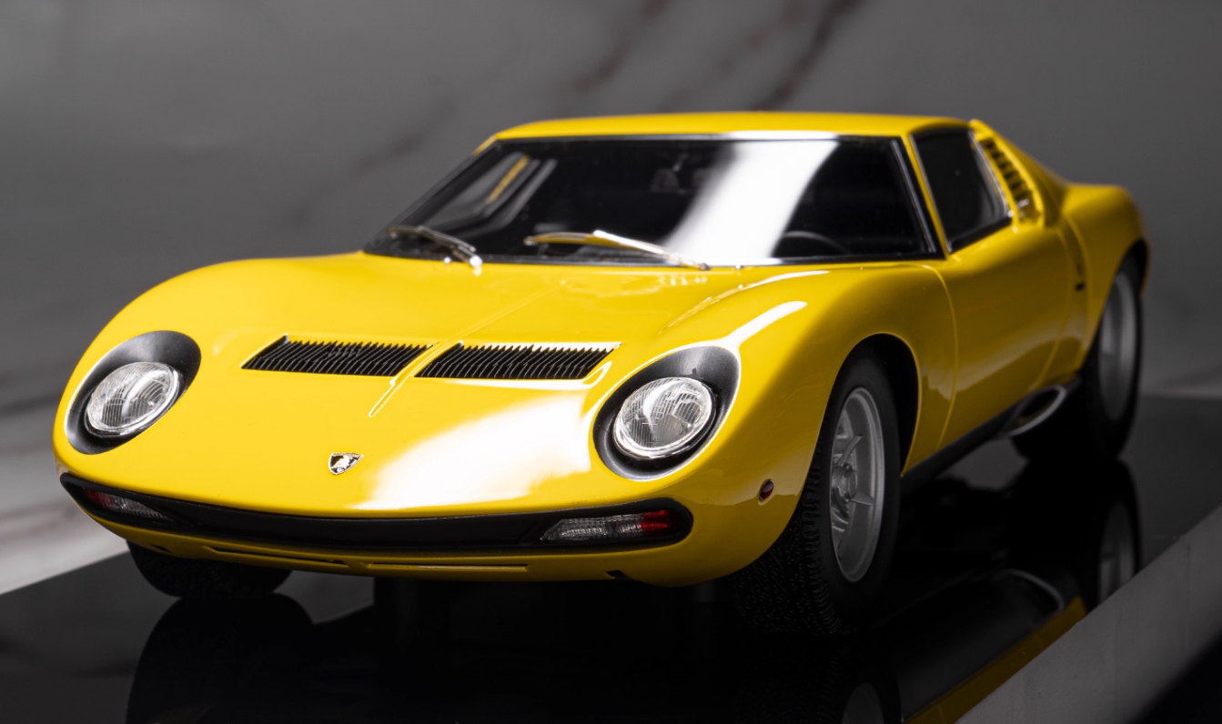 Amalgam Lamborghini Miura P400SV Yellow 1:18 Car Pre-built Model view1