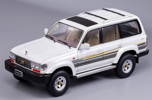 KengFai Toyota Land Cruiser LC80 White regular style Without luggage rack 1:18 Truck Pre-built Model view1