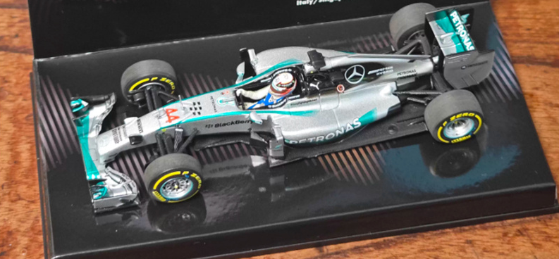1:43 Mercedes Benz AMG PETRONAS W05 44# Hybrid Lewis Hamilton Champion 2014   MINICHAMPS  Resin Car Model