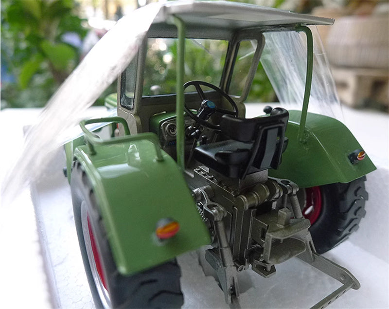 SCHUCO Hurlimann D 200 S Agricultural tractor army green 1:32 Truck Pre-built Model
