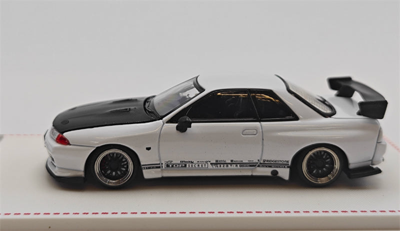 Focal Horizon Nissan Skyline GT-R R32 White Black Cover Limited Edition 699PCS ONLY 1:64 Car Pre-built Model view2