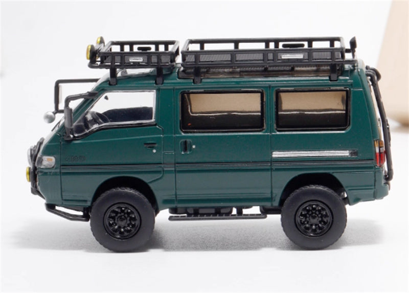 Autobots Models Mitsubishi Delica 3rd Generation Wagon 4X4 Off Road Modified Edition Green w/ accessories 1:64 Car Pre-built Model view4