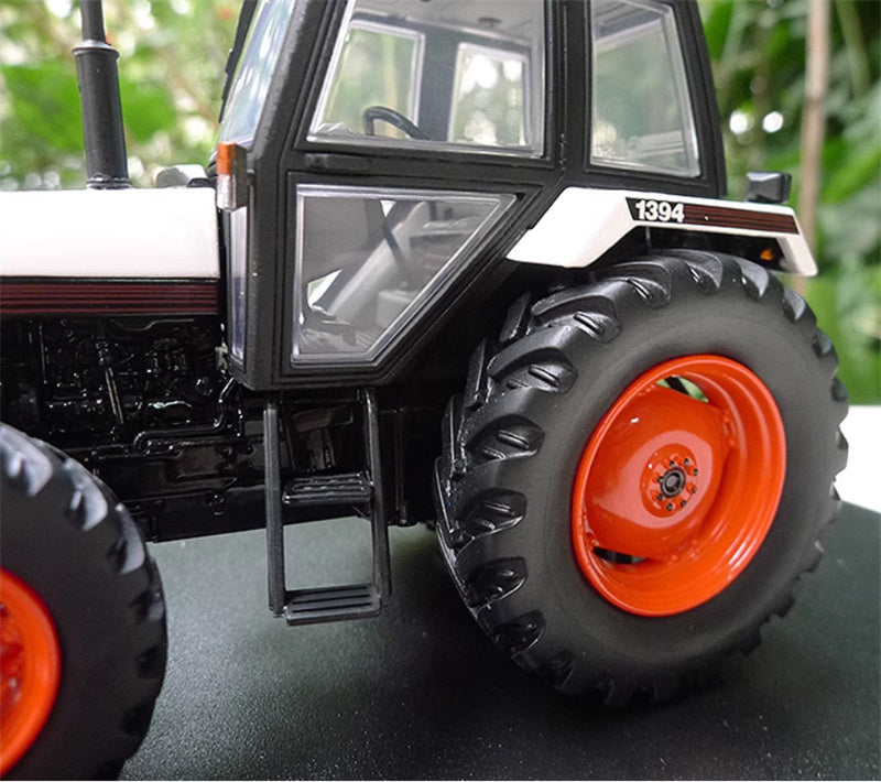 Universal Hobbies Case International 1394 4WD Tractor White 1:32 Truck Pre-built Model