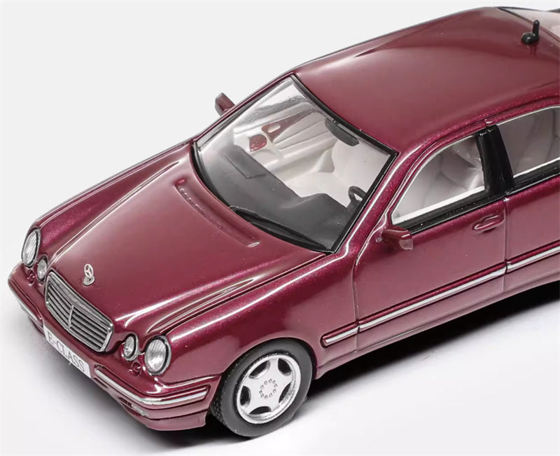 Max well Mercedes Benz E320 W210 6th Generation E-Class Wine red 1:64 Car Pre-built Airliner Model Display view5
