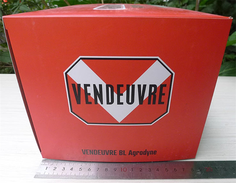 Universal Hobbies VENDEUVRE BL Agrodyne Classical tractor 1:16 Truck Pre-built Model