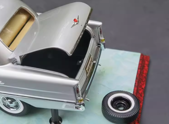 Century Dragon Hongqi CA72 70th Anniversary Edition silver 1:18car Pre-a Model