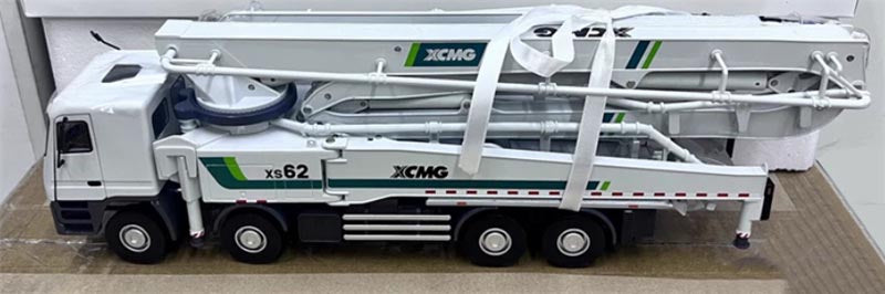 1:35 Mercedes-Benz  SX62 XCMG  White Diecast Model
