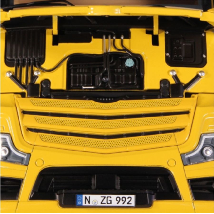 NZG Mercedes Benz Actros GigaSpace 4x2 Yellow 1/18 DIECAST Truck Lorry