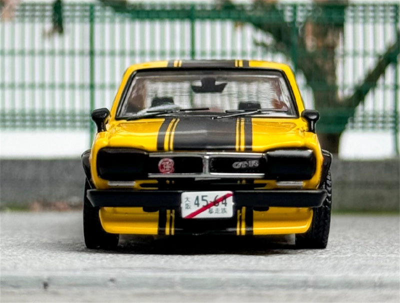INNO64 Nissan Skyline 2000 GT-R (KPGC10) Yellow Black Stripe # 23 1:64 car Pre-built Model view5