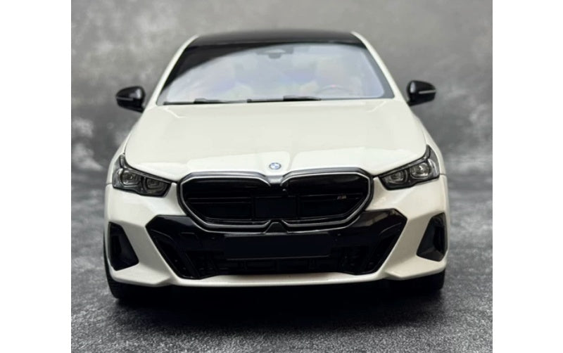 1:18 BMW I5 2023 White MINICHAMPS DIECAST Car Model
