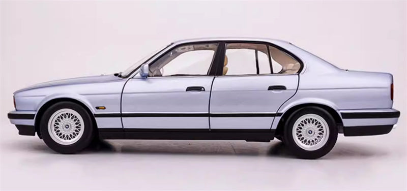 1:18 BMW 5 Series 535i E34 1988 silver blue  MINICHAMPS  DIECAST Car Model