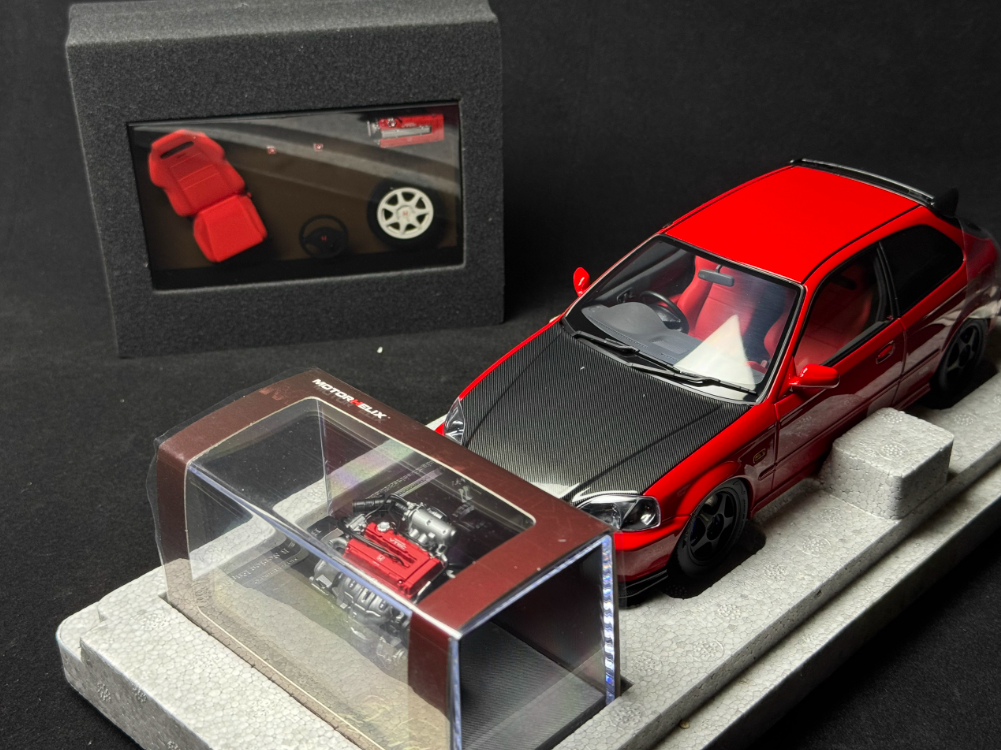 Motorhelix Honda Civic Type R EK9 Milan Red/Carbon Fiber Head Cover Limited Edition 599PCS ONLY 1:18 Car Pre-built Model view5