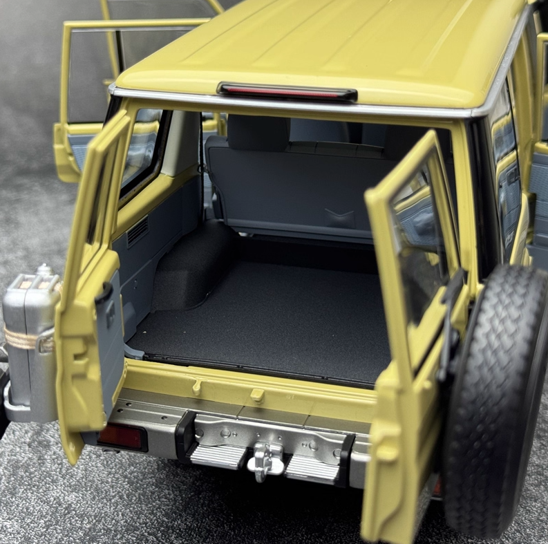 Almost Real Toyota LC76 2017 Land Cruiser beige 1:18 Car Pre-built Model view3