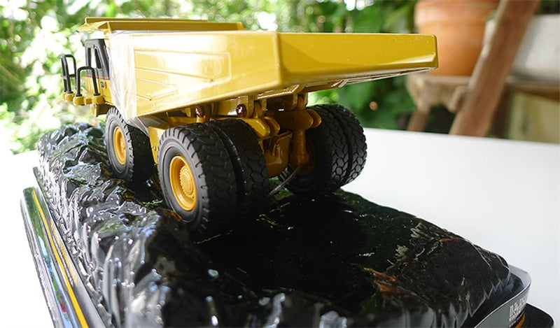 Norscot cat 775E Off Highway Truck yellow 1:64 Truck Pre-built Model
