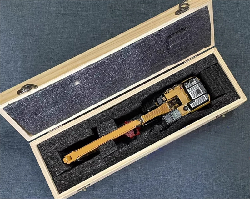CATERPILLAR 349EL Piling machine Limited Edition 1:50 Truck Pre-built Model