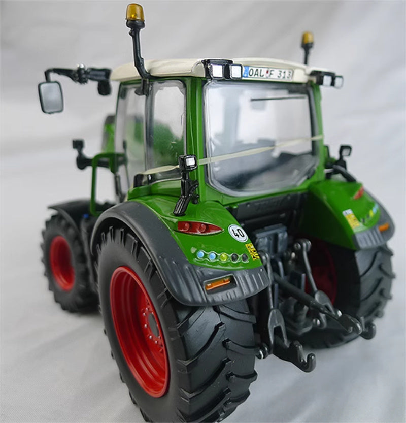 USK Fendt 313 Vario tractor Green 1:32 Truck Pre-built Model