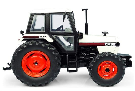 Universal Hobbies CASE 1494-4WD Agricultural Tractor White/Black 1:32 Truck Pre-built Model