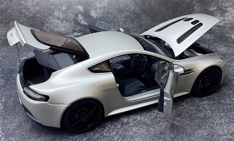 AUTOART Aston Martin V12 Vantage S 2015 Silver 1:18 Car Pre-built Model view4