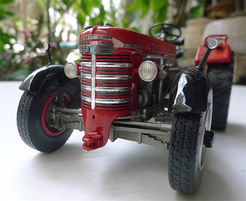 SCHUCO Hurlimann D 200 S. rot European classical tractor 1:32 Truck Pre-built Model
