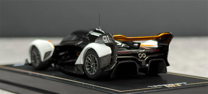 1:64 Mclaren Solus GT Black/white dual tone CM-MODEL DIECAST Civil Car Model