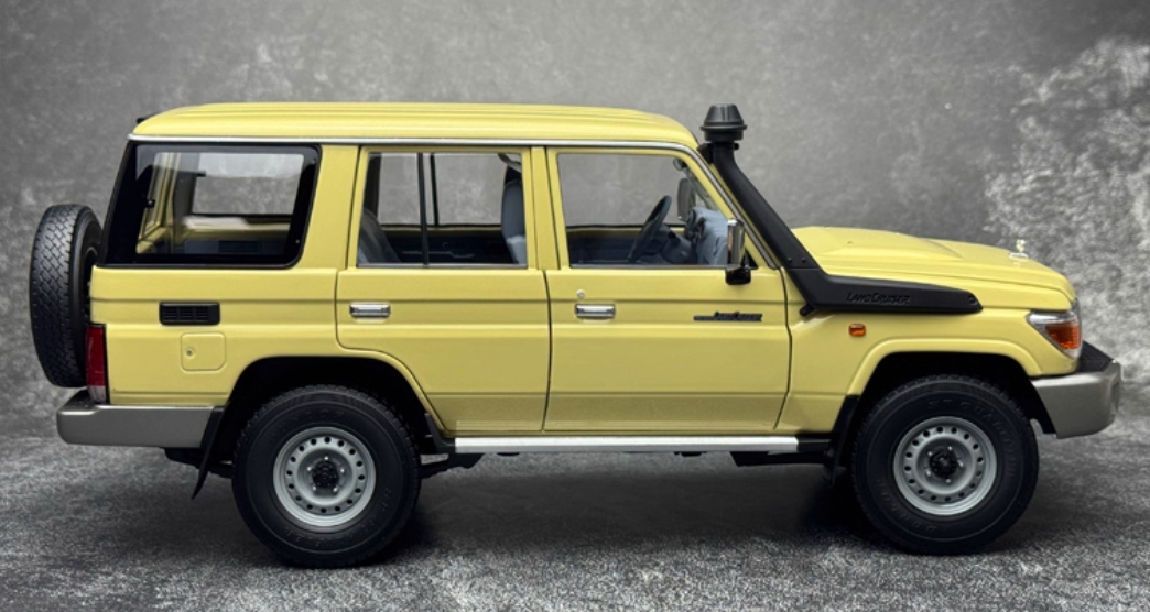 Almost Real Toyota LC76 2017 Land Cruiser beige 1:18 Car Pre-built Model view11
