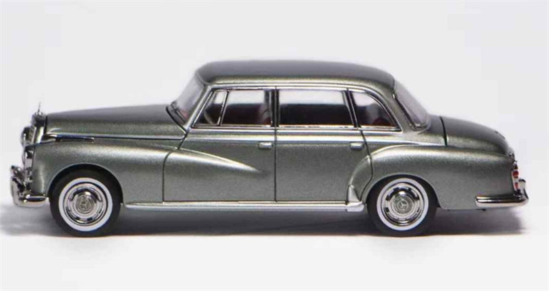 GFCC Mercedes Benz 300D 1959 classic car Metallic Green LHD 1:64 car Pre-built Model view3