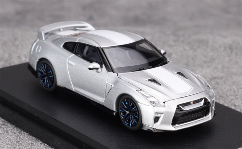 MOTORHELIX Nissan GT-R R35 50th Anniversary Edition Silver Limited Edition 999PCS ONLY 1:64 Car Pre-built Model view3