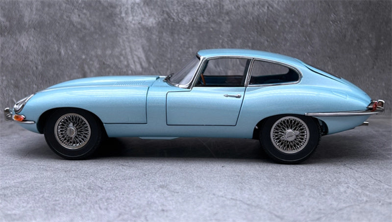 Kyosho Jaguar E-type Coupe silver blue Blue interior 1:18 Car Pre-built Model view4