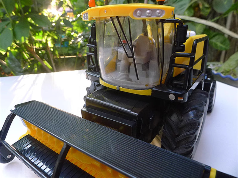 ERTL New Holland FR 9090 Self Propelled Forage Harvester Yellow 1:32 Truck Pre-built Model