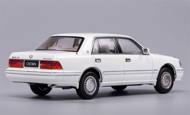 KengFai Toyota Crown 155 white 1:18 Car Pre-built Model view5