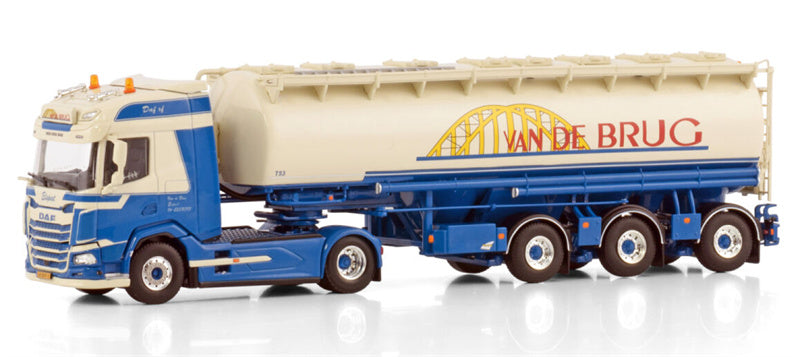 WSI  DAF XF SH WITH SKY LIGHTS 4X2 ANIMALFEED BULK TRAILER - 3 AXLE Van de Brug Elspeet 1:50 Truck Pre-built Model