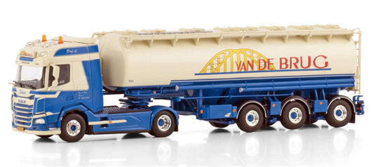 WSI  DAF XF SH WITH SKY LIGHTS 4X2 ANIMALFEED BULK TRAILER - 3 AXLE Van de Brug Elspeet 1:50 Truck Pre-built Model