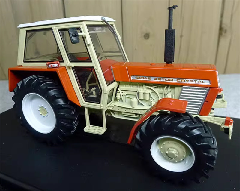 Universal Hobbies Zetor Crystal 12045 agricultural tractor Museum Edition Orange red 1:32 Truck Pre-built Model