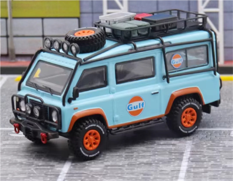 Master Land Rover Defender Van Gulf with accessories 1:64 Car Pre-built Airliner Model Display view1