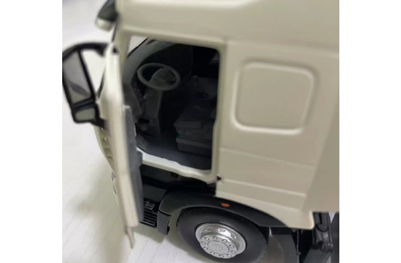 Sinotruk HOWO T7H tractor truck White 1:36 Truck Pre-built Airliner Model Display view5
