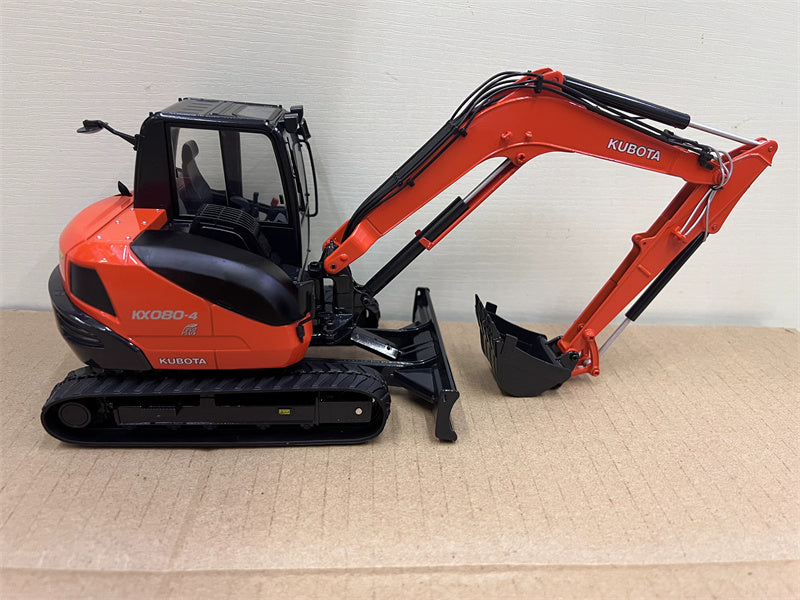 Universal Hobbies KUBOTA KX080-4 Crawler Excavator 1:24 Truck Pre-built Model