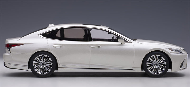 AUTOART LEXUS LS500H Fully open milky white 1:18 Car Pre-built Model view6
