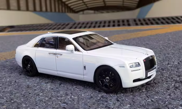 kyosho Rolls Royce RR ghost White w/ black wheels 1:18car Pre-a Model