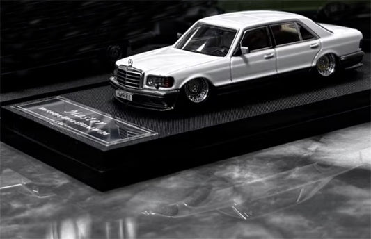 Master Mercedes Benz 560SEL W126 white Low lying version 1:64 Car Pre-built Airliner Model Display view2
