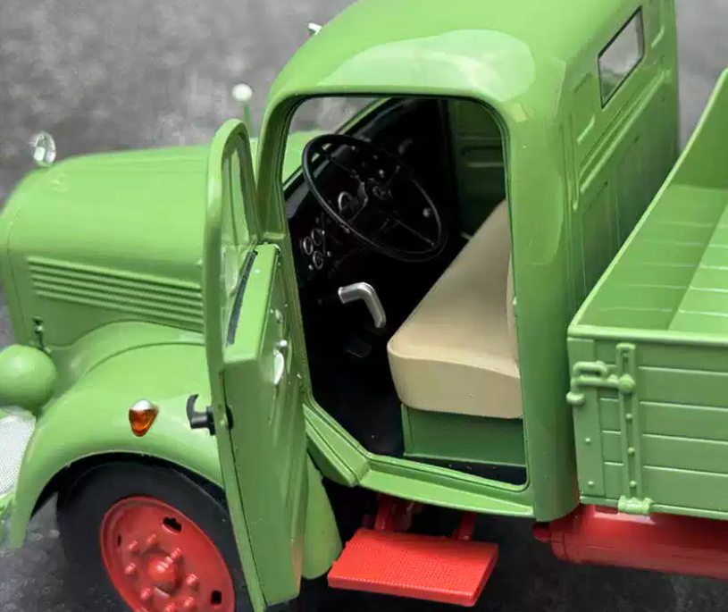 1:18 Mercedes-Benz L3500  Green  Schuco  DIECAST car Model