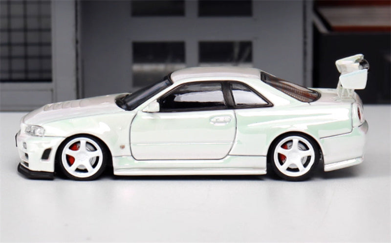 Fuji Nissan Skyline GT-R R34 Nismo Z-Tune White Pearl (White Wheel) High Wing Limited Edition 699PCS ONLY 1:64 Car Pre-built Model view3