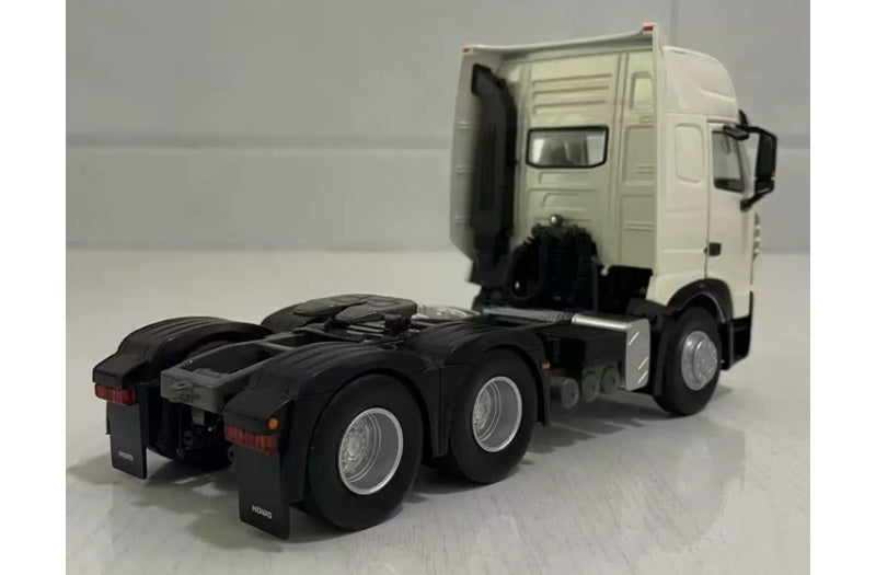 Sinotruk HOWO T7H tractor truck White 1:36 Truck Pre-built Airliner Model Display view2
