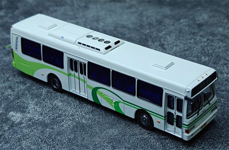 AUTO-GLIMPSE Flxible CFC6110GD Shanghai Coating Bus Route 81 Air-conditioned version Light green white 1:64 Bus Pre-built Model view3