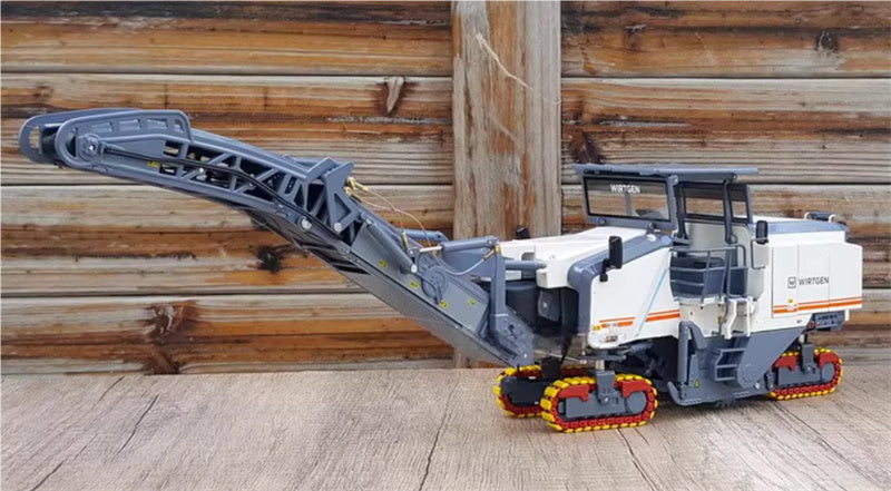 WIRTGEN W195 Cold Milling Machine 1:35 Truck Pre-built Model