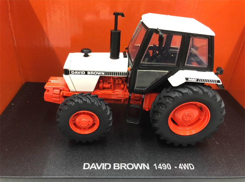Universal Hobbies CASE DAVID BROWN 1490-4WD Agricultural tractor white/Red 1:32 Truck Pre-built Model