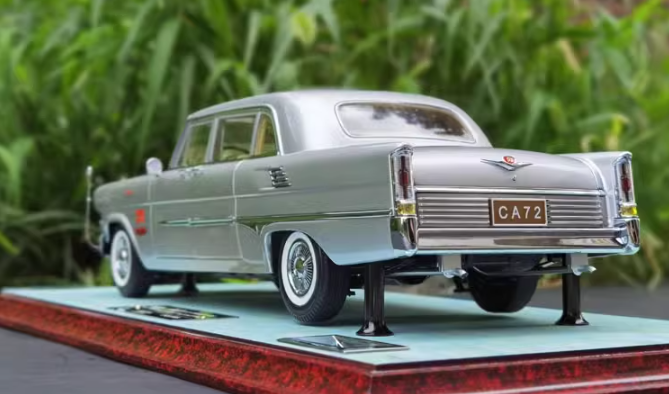 Century Dragon Hongqi CA72 70th Anniversary Edition silver 1:18car Pre-a Model